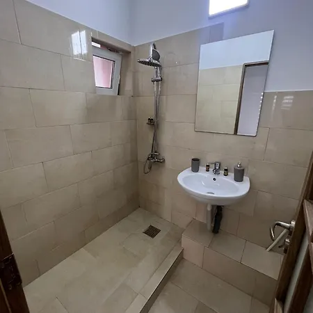 Compact House 克卢日-纳波卡