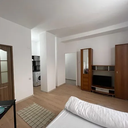 Compact House * 克卢日-纳波卡