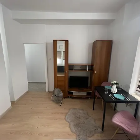 Compact House * 克卢日-纳波卡