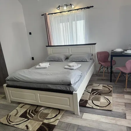 Compact House 克卢日-纳波卡
