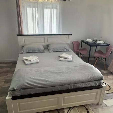 Compact House Apartment *