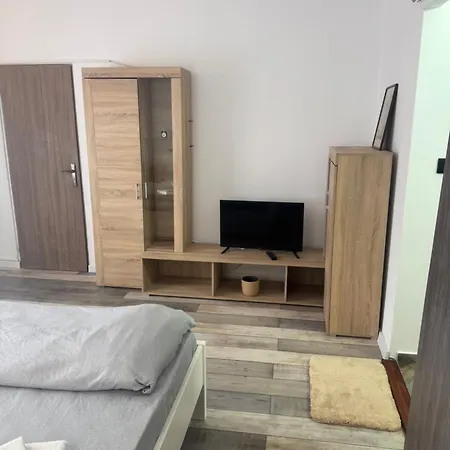 Compact House 克卢日-纳波卡